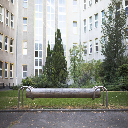 Banco para espaço público contemporâneo - BENTLINE ROUNDED - urbanature - em carvalho / em aço inoxidável