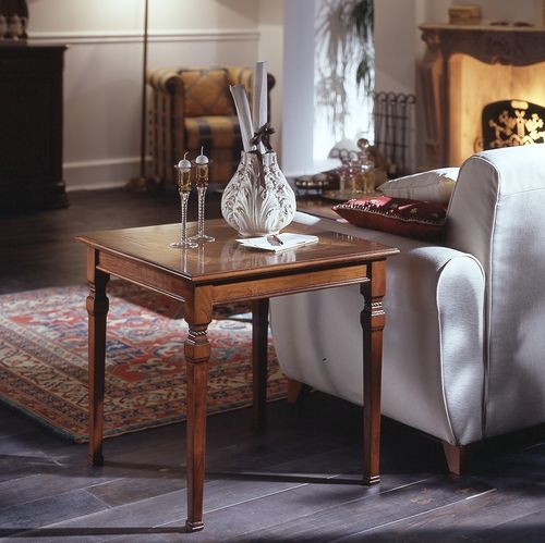 Mesa lateral clássica - D501 - MOLETTA MOBILI - em cerejeira / com base em madeira / quadrada