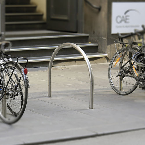 Bicicletário de piso - CYCLA HOOP - CIVIQ - para espaço público / em aço inoxidável / da linha comercial