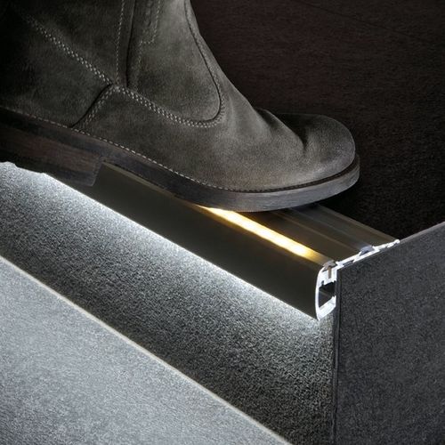 Testeira de degrau em alumínio anodizado - STEP - Klus Design - antiderrapante / com perfil iluminado a LED