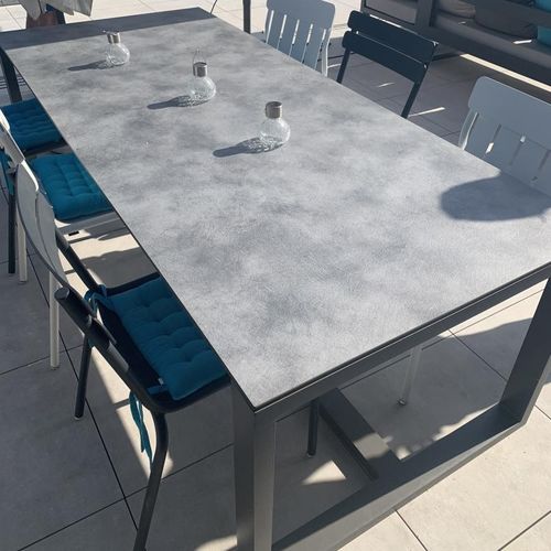 Mesa de jantar design - Table repas sur mesure - MOUSSES ETOILES - em alumínio / em laminado / com base em alumínio