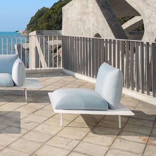Poltrona baixa contemporânea - KONA - IVINI - em Sunbrella® / em alumínio / com almofada removível