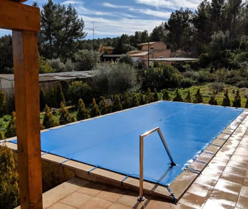 Capa de piscina com ilhoses - Blue - International Cover Pool - manual / de inverno / sob medida