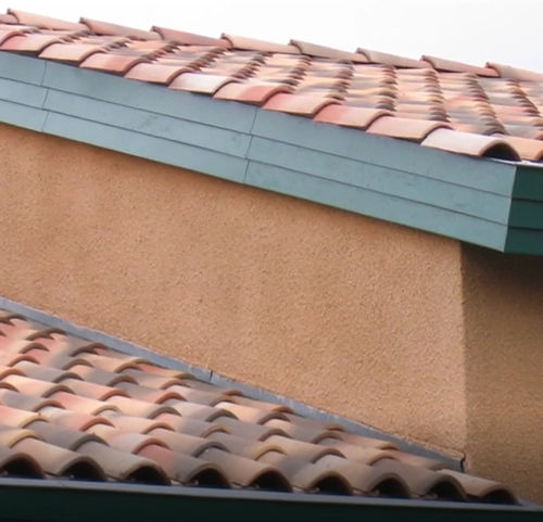 Faixa de acabamento de telhado em alumínio - ARALTEC