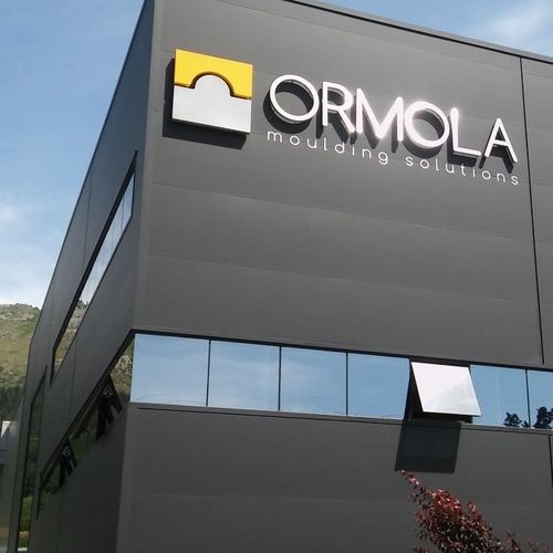 Painel sanduíche para revestimento de fachada - LEYRE® - ArcelorMittal Building Solutions - face em aço / núcleo de poliisocianurato (PIR) / de alta resistência