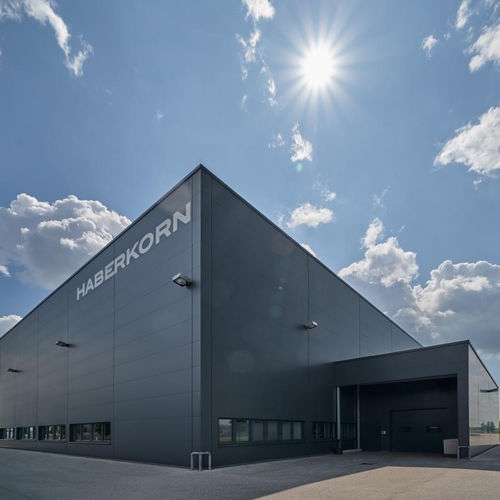 Revestimento de fachada em painéis - PFLAUM MODULE4 - ArcelorMittal Building Solutions - em aço / liso / nervurado