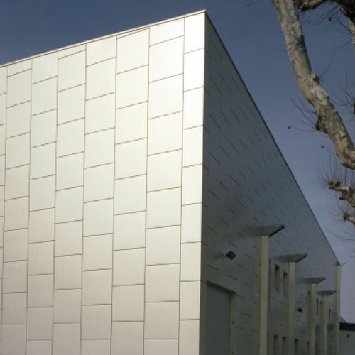 Revestimento de fachada tipo cassete - COQUE BS - ArcelorMittal Building Solutions - em alumínio / em aço / ripado