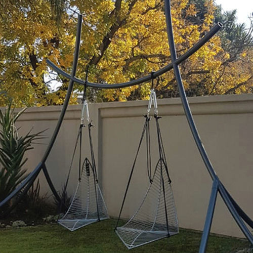 Cadeira suspensa contemporânea - TORI - Studio Stirling - para ambiente externo / para ambiente interno / em aço