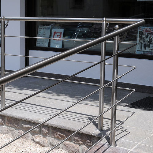 Guarda-corpo em aço - Hannes Huber GmbH - com barras / para ambiente externo / para ambiente interno