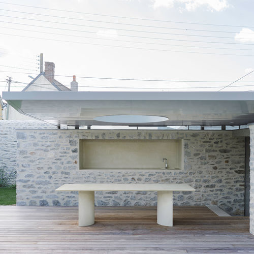 Mesa contemporânea - LAVAL - Solid Studio - em concreto reforçado com fibras / com base em concreto / retangular
