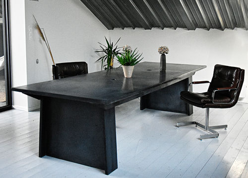 Mesa de trabalho contemporânea - SÉNÉ  - Solid Studio - em concreto armado / com base em concreto / retangular