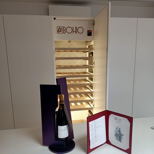 Adega climatizada de serviço - EL BOHIO - Dragon Cellars S.L - para restaurante / de embutir / em madeira