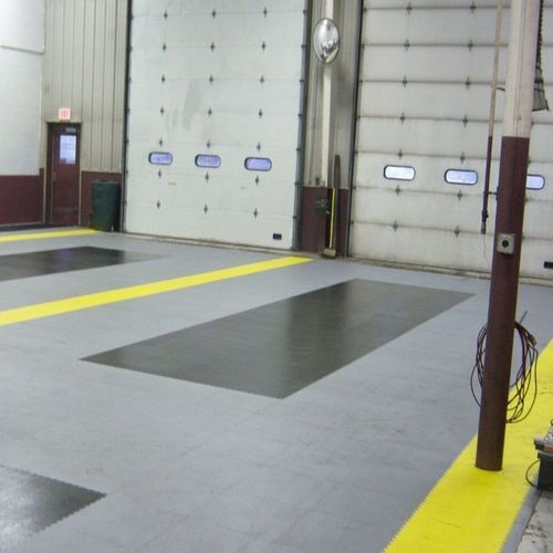 Placa de revestimento flexível resistente a riscos - R-TILE  - Gerflor - Contract Sport & Contract Flooring - vinílica / para ambiente interno / de piso