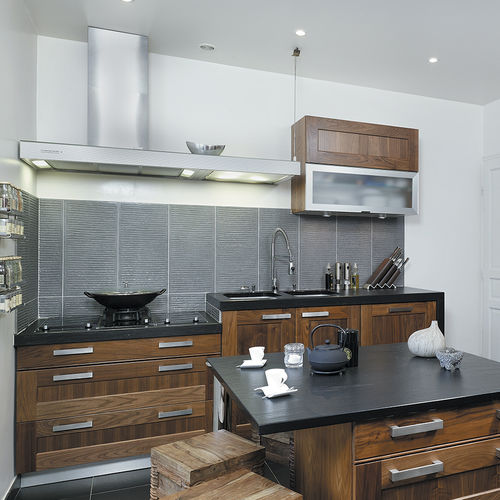 Cozinha contemporânea - BUCKINGHAM - PYRAM INDUSTRIES - em nogueira americana / em ardósia / em grés porcelanato
