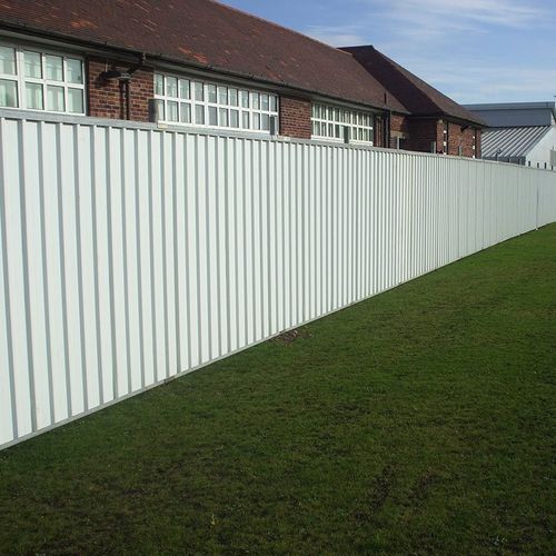 Cerca em painéis - STEELHOARD - HERAS - para canteiro de obras / em aço galvanizado / modular