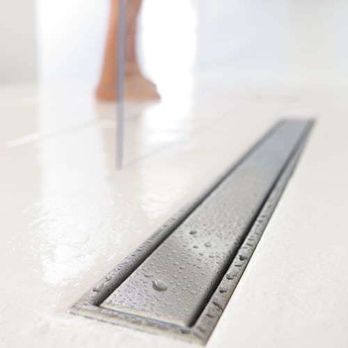 Ralo linear de chuveiro em aço inoxidável escovado - VENISIO EXPERT : 30720833 / 30720765 / 30720835 - WIRQUIN - tipo grelha