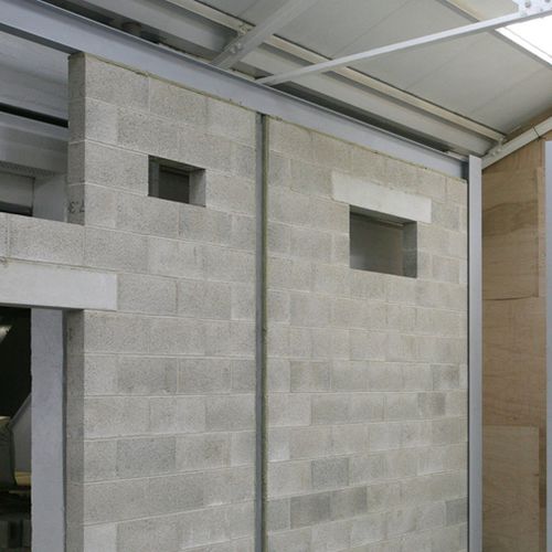 Bloco de concreto oco - TOPCRETE - Tarmac Building Products - maciço / celular / para parede estrutural interna