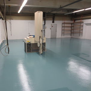 Revestimento de piso em poliuretano - TOPFINISH® - TLM SYSTEMS - em rolo / encerado / efeito de concreto encerado