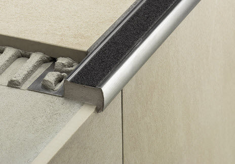 Testeira de degrau em aço - SCHLÜTER®-TREP-G/-GL - Schluter-Systems - antiderrapante