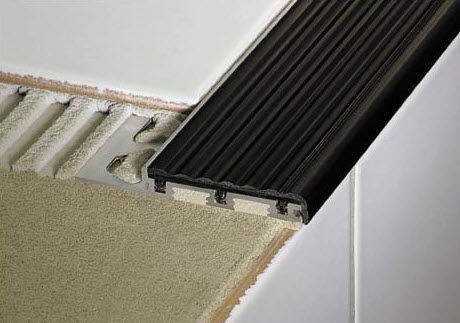 Testeira de degrau em aço - SCHLÜTER®-TREP-S/-B - Schluter-Systems - antiderrapante