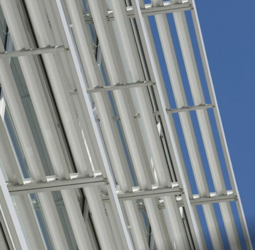 Brise em alumínio - BRISESOLEIL 100 - Reynaers Aluminium - em vidro / para fachada / para janela