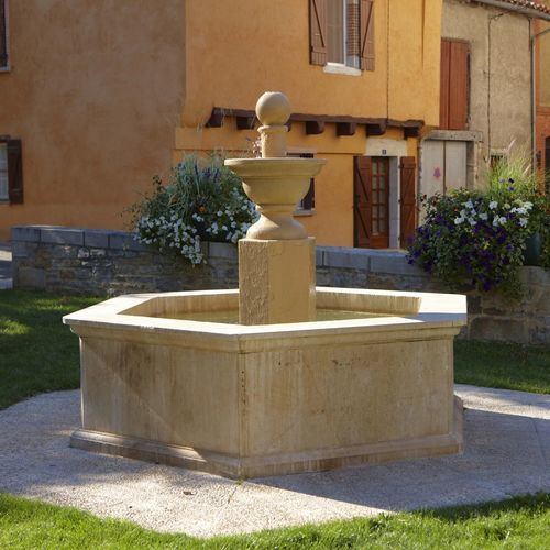 Fonte de jardim - AUXERRE - OCCITANIE PIERRES - em pedra natural / efeito clássico