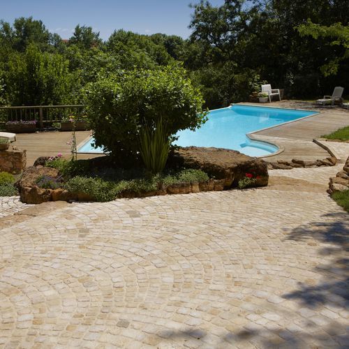Bloco de pavimentação em pedra natural - PEACOCK TAIL - OCCITANIE PIERRES - para ambiente externo / para pátio / de jardim