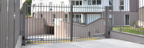 Portão pivotante - PRIMALIS - NORMACLO - em aço galvanizado / em aço revestido a pó / com barras