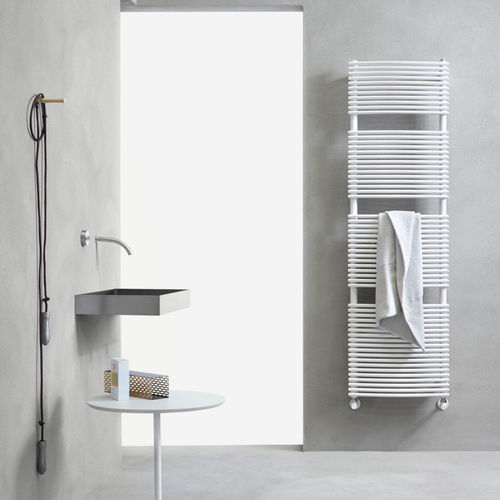 Aquecedor de toalhas contemporâneo - GRIFONE - Caleido srl - elétrico / a água quente / 501 W–750 W