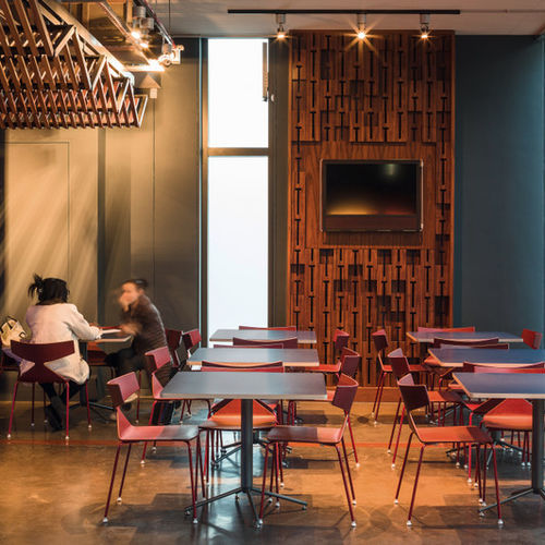 Cadeira contemporânea - SAYA  - Arper - para ambiente interno / em tecido / em couro