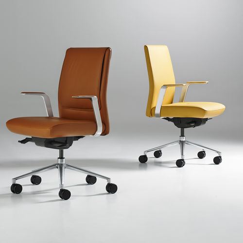 Cadeira de escritório contemporânea - ALTA - BERNHARD design - para ambiente interno / em couro / em tecido