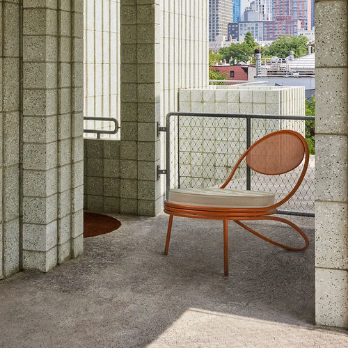Poltrona contemporânea - COPACABANA - GUBI - em tecido / em chapa perfurada / com almofada removível