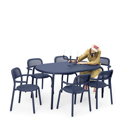 Mesa de jantar contemporânea - TONÍ - Fatboy the original - em alumínio / com base em alumínio / oval