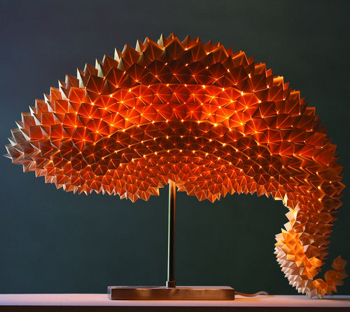Luminária de mesa - DRAGON'S TAIL - Kenneth Cobonpue - em papel / de design original / Wire
