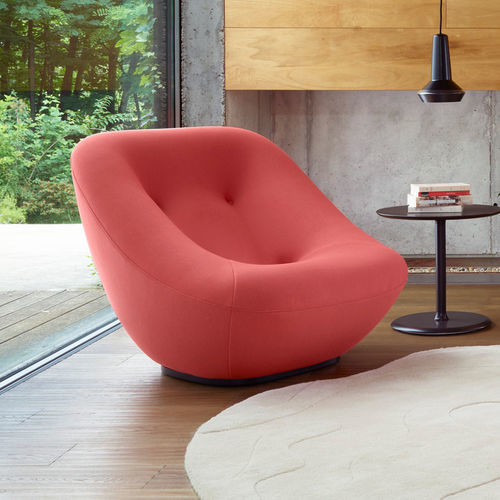 Poltrona design - BONNIE - Ligne Roset - em couro / em espuma de poliuretano / em tecido