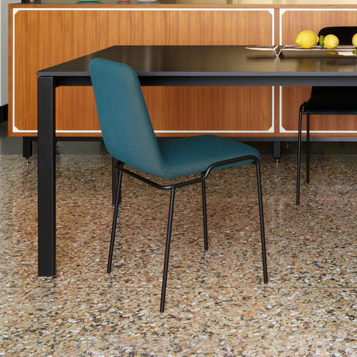 Cadeira contemporânea - TADAO - Ligne Roset - para ambiente interno / em ABS / em couro