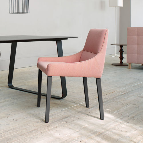 Cadeira contemporânea - LONG ISLAND - Ligne Roset - para ambiente interno / em couro / em tecido