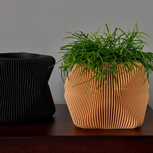Vaso design - TERRE D'OMBRES - Ligne Roset - em bioplástico / de mesa / preto