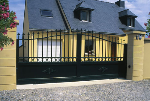 Portão de correr - TRADITION : LIPARIS - Horizal - em alumínio / com barras / motorizado