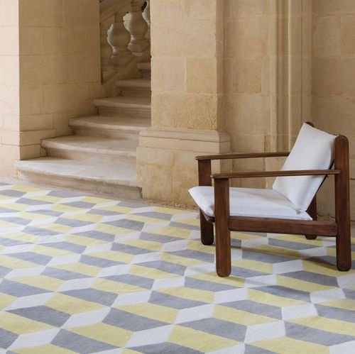 Tapete contemporâneo - CHIESA YELLOW - The Rug Company - estampado / de lã / em lã tibetana