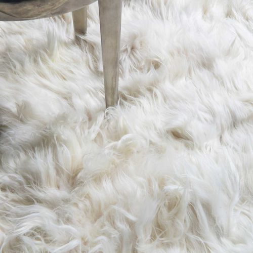 Tapete contemporâneo - ALPACA - The Rug Company - de cor lisa / em pele animal / retangular