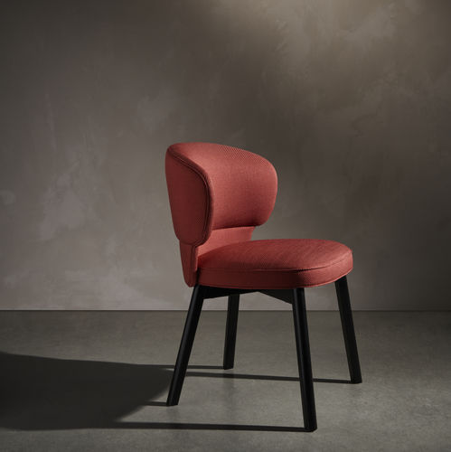 Cadeira contemporânea - Morton - Wittmann - para ambiente interno / em tecido / em couro