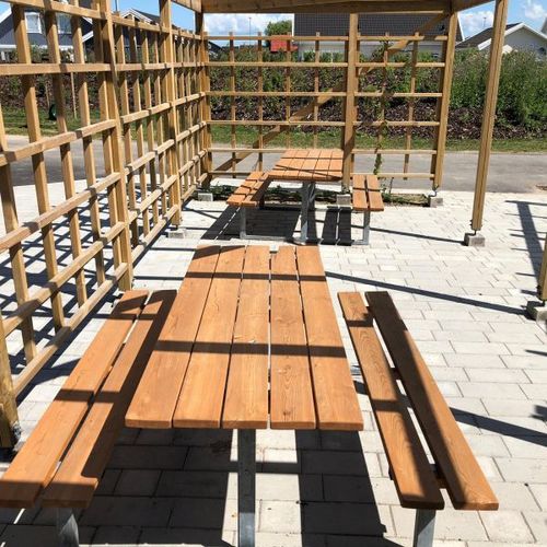 Conjunto de mesa e bancos para ambiente externo - 14146  - Lars Laj - contemporâneo / em lariço / em aço galvanizado