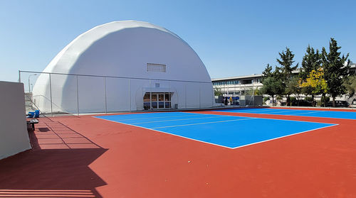 Estrutura inflável com membrana em PVC - BASKETBALL FIELD COVER  - Vector - para instalações esportivas / para edifício / para escola