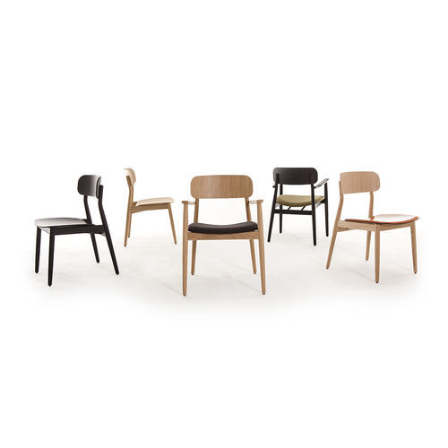 Cadeira de sala de jantar contemporânea - Basic - Lagranja Collection - para ambiente interno / em tecido / em carvalho
