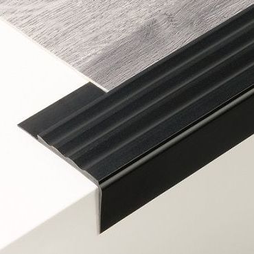Testeira de degrau em PVC - TK 45/30/3 - BOLTA - antiderrapante