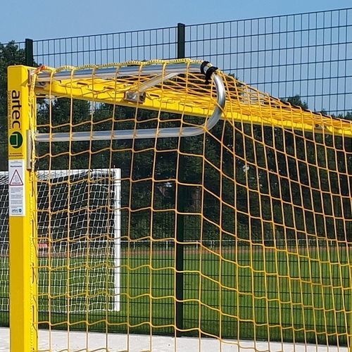Trave de futebol de praia em alumínio - 30120 - artec Sportsgeräte GmbH - para fixação em buchas no piso / amarela / com pintura eletrostática