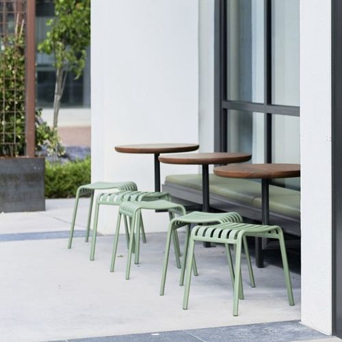 Banqueta contemporânea - Brighton - Zaneti - em alumínio / com base em alumínio / empilhável