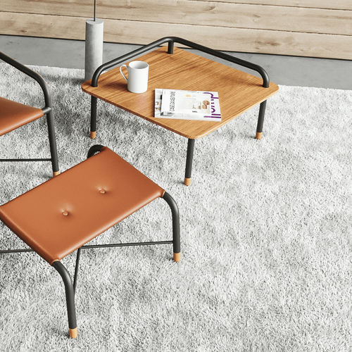 Mesa lateral contemporânea - Stretch - Cavaletti S/a - em madeira / com base em aço / quadrada