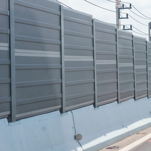 Parede antirruído com painéis modulares - INSA P57 - Insametal - em aço galvanizado / em lã de rocha / para rodovia